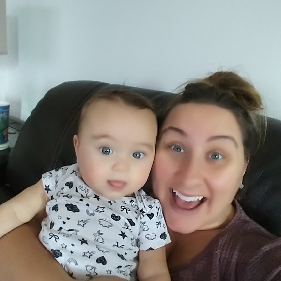 Meet your Posher, Amanda - Picture 3 of 5